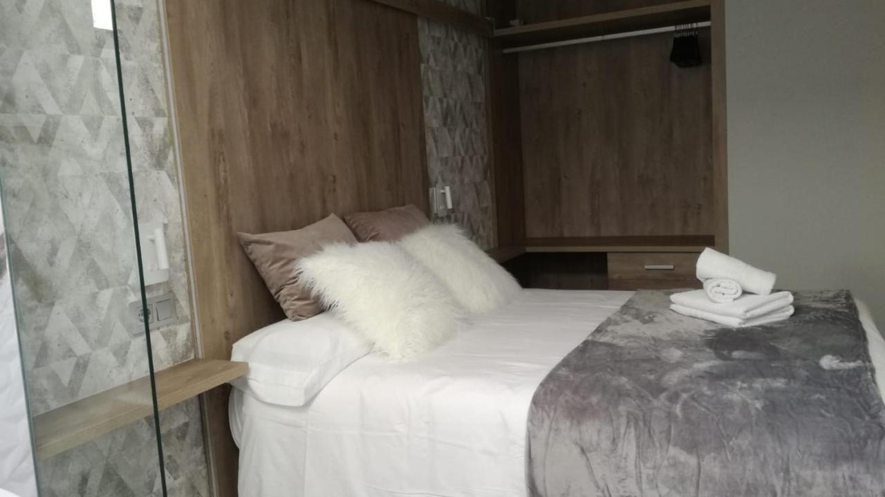 Apartamentos Los Robles Alcala del Jucar Extérieur photo
