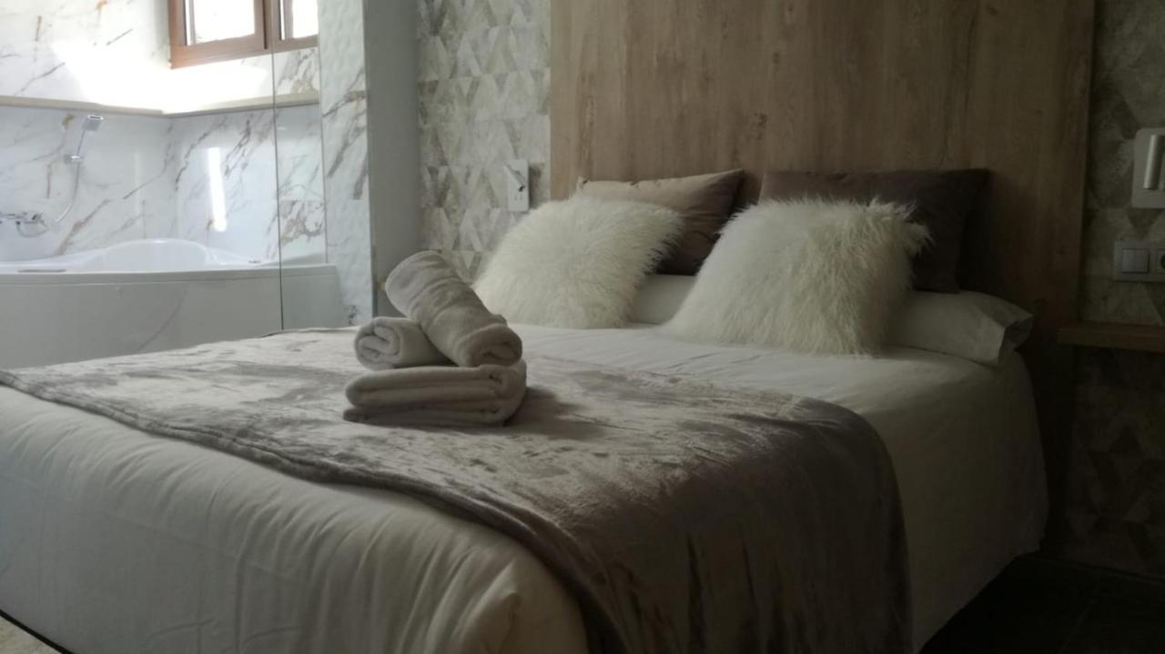 Apartamentos Los Robles Alcala del Jucar Extérieur photo