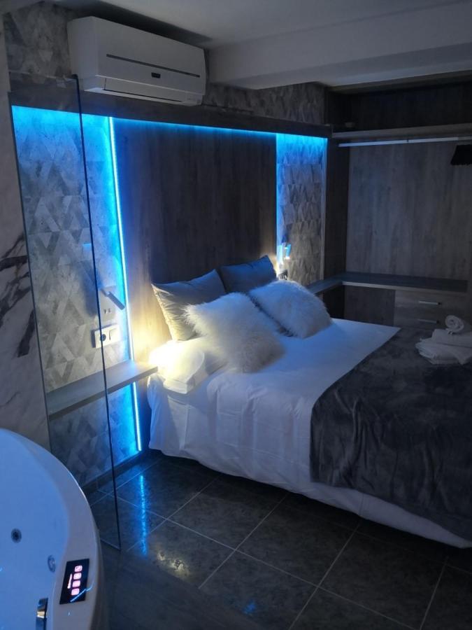 Apartamentos Los Robles Alcala del Jucar Extérieur photo