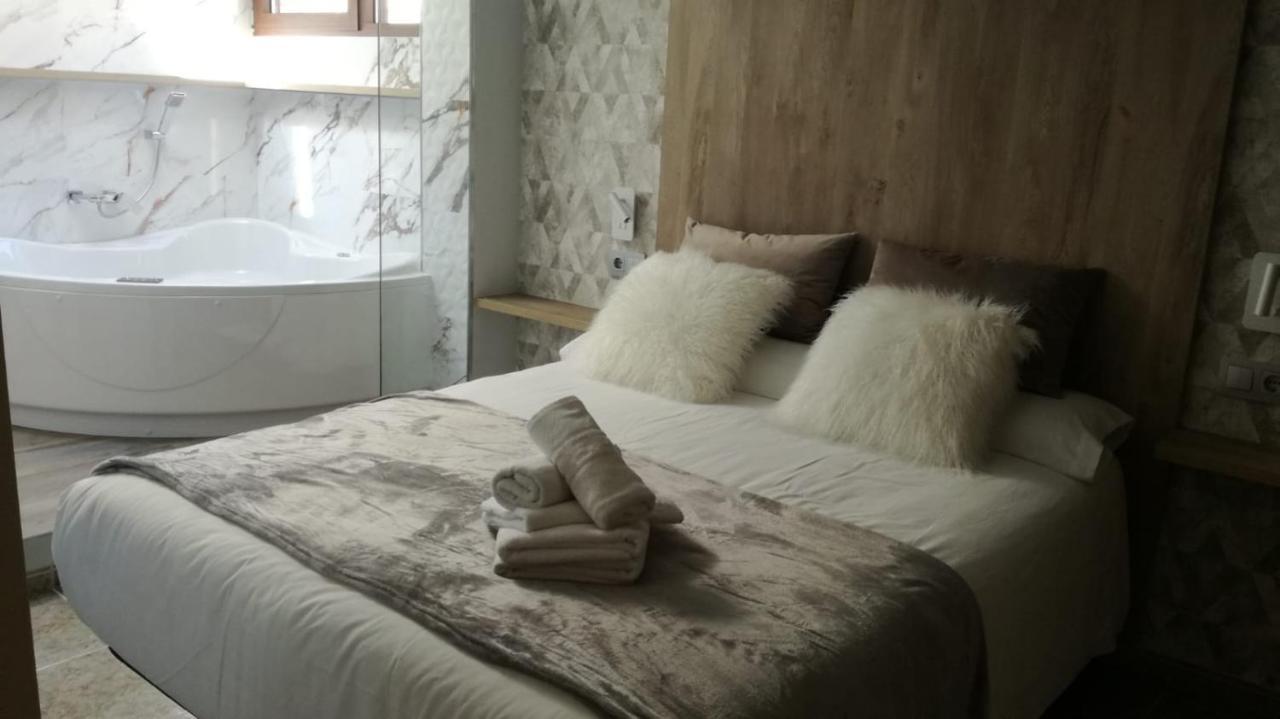 Apartamentos Los Robles Alcala del Jucar Extérieur photo